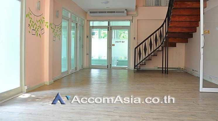 4  3 br House for rent and sale in Sukhumvit ,Bangkok BTS Ekkamai AA14855