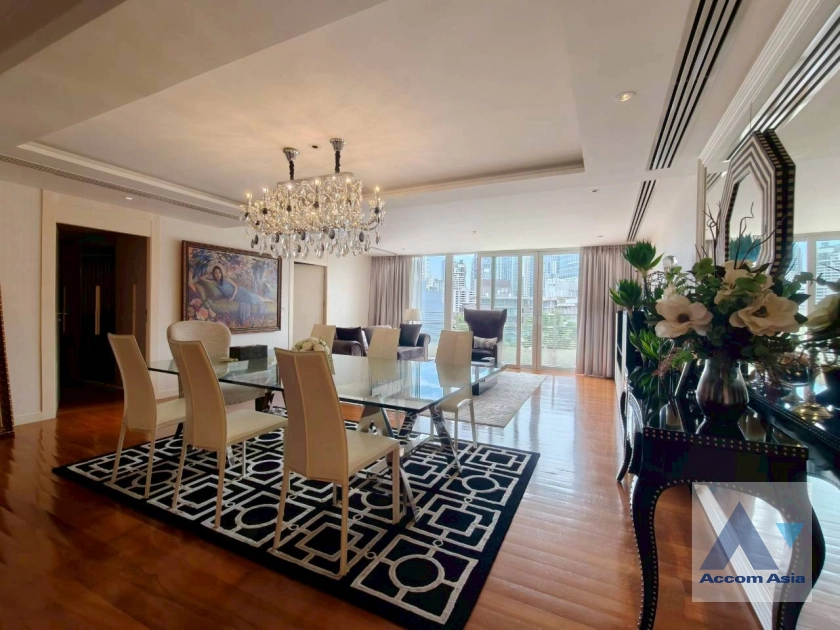 unit 3 Bedrooms  Condominium For Sale in Sukhumvit, Bangkok  near BTS Thong Lo (AA14870)