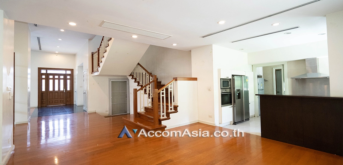 unit 4 Bedrooms  House For Rent & Sale in Sukhumvit, Bangkok  near BTS Phra khanong (AA14888)