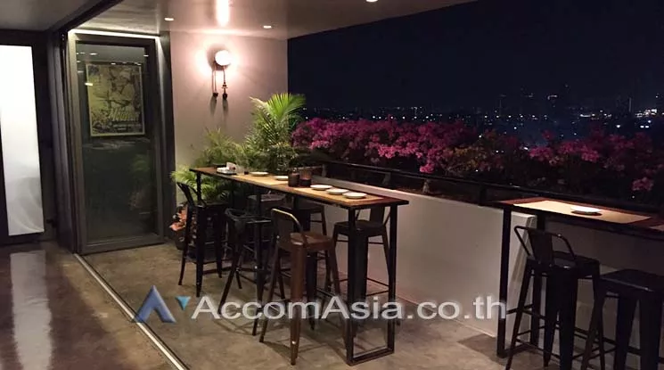  4 Bedrooms  Condominium For Rent in Sukhumvit, Bangkok  near BTS Ekkamai (AA14937)