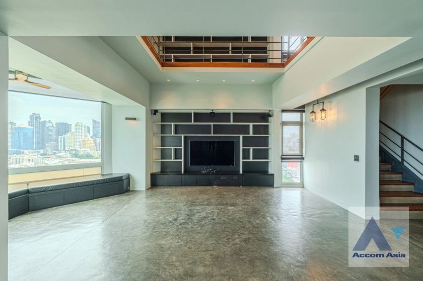 unitDuplex Condo |  4 Bedrooms  Condominium For Rent in Sukhumvit, Bangkok  near BTS Ekkamai (AA14937)