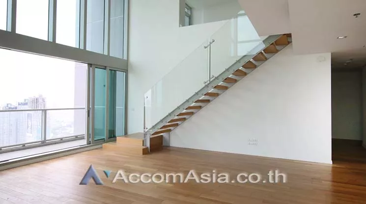 unit 3 Bedrooms  Condominium For Sale in Charoen Nakhon, Bangkok  near BTS Krung Thon Buri (AA14943)