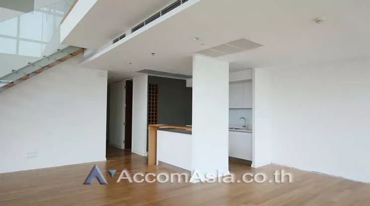  3 Bedrooms  Condominium For Sale in Charoennakorn, Bangkok  near BTS Krung Thon Buri (AA14943)