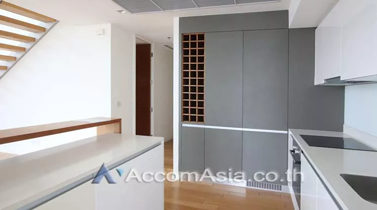 unit 3 Bedrooms  Condominium For Sale in Charoen Nakhon, Bangkok  near BTS Krung Thon Buri (AA14943)