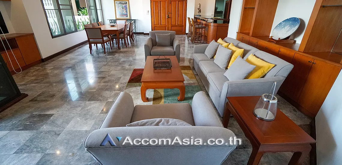  3 Bedrooms  Apartment For Rent in Sukhumvit, Bangkok  near BTS Phrom Phong (AA14953)