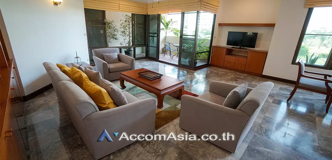  3 Bedrooms  Apartment For Rent in Sukhumvit, Bangkok  near BTS Phrom Phong (AA14953)