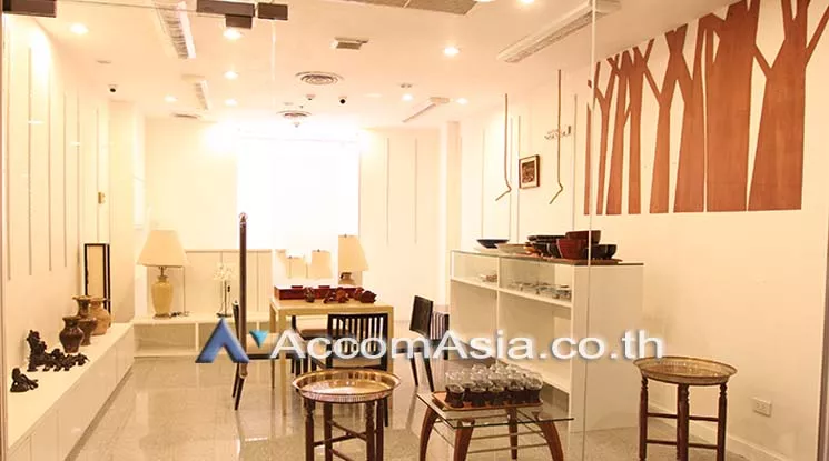  Retail / showroom For Rent in Ploenchit, Bangkok  near BTS Chitlom (AA14955)