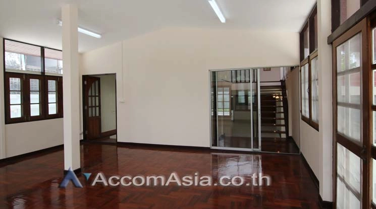  1  House For Rent in Sukhumvit ,Bangkok BTS Thong Lo AA14992