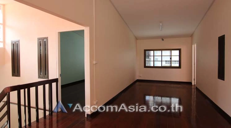 5  House For Rent in Sukhumvit ,Bangkok BTS Thong Lo AA14992