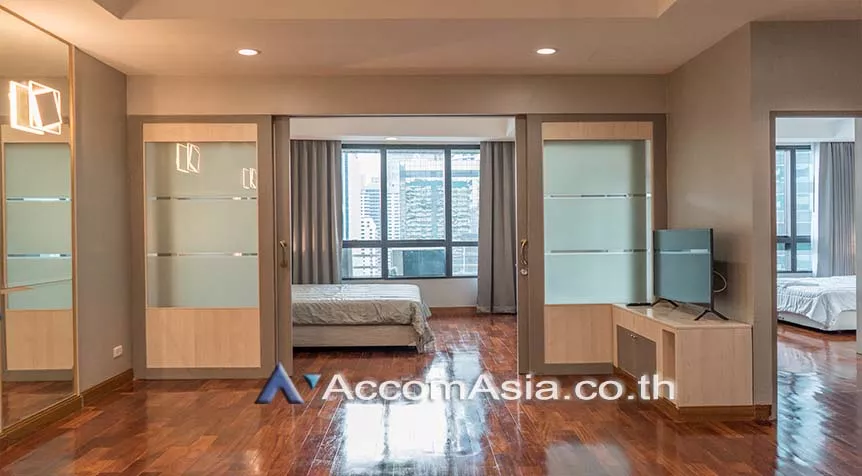 2 Bedrooms  Condominium For Rent in Ploenchit, Bangkok  near BTS Chitlom (AA14997)