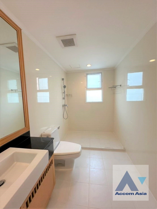 20  4 br Apartment for rent and sale in Sukhumvit ,Bangkok BTS Phrom Phong at Apartment with Top Facilities, Close to Emshere AA15023