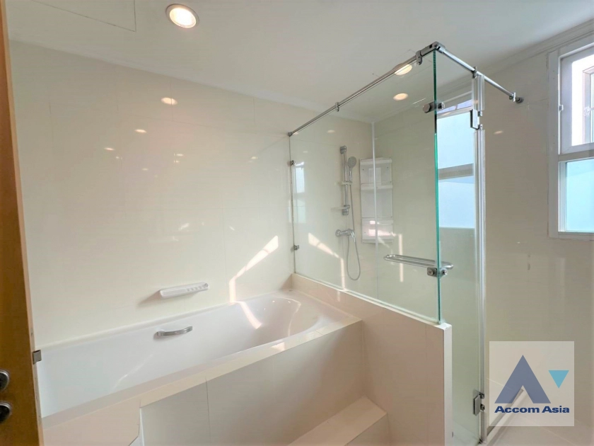 25  4 br Apartment for rent and sale in Sukhumvit ,Bangkok BTS Phrom Phong at Apartment with Top Facilities, Close to Emshere AA15023