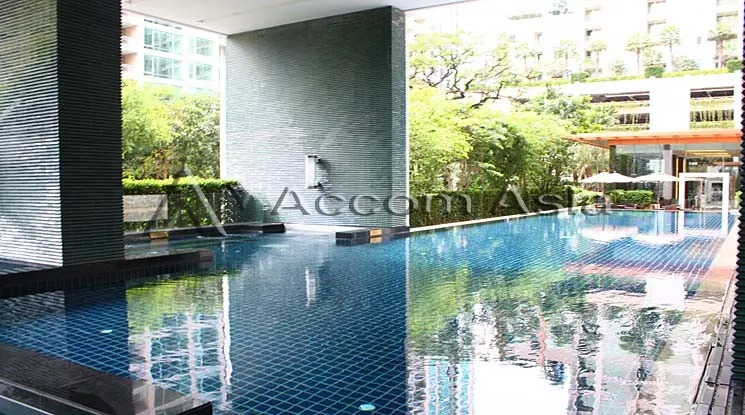 1 Bedroom  Condominium For Rent in Ploenchit, Bangkok  near BTS Chitlom (AA15096)