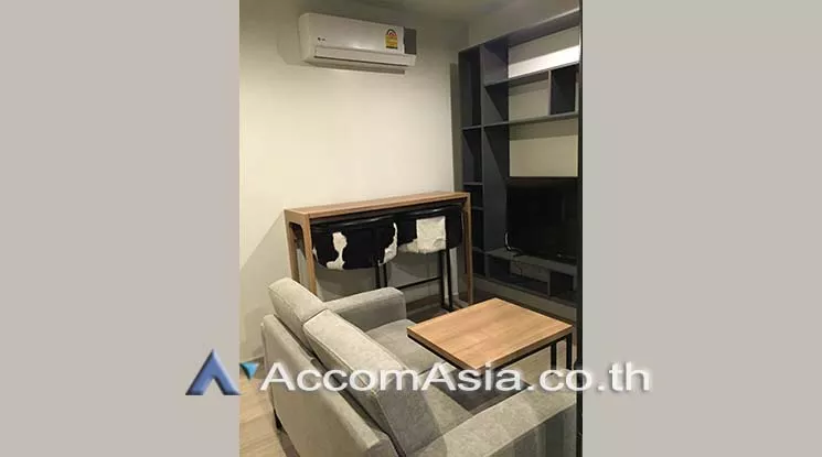  1 Bedroom  Condominium For Rent in Ploenchit, Bangkok  near BTS Ploenchit (AA15103)