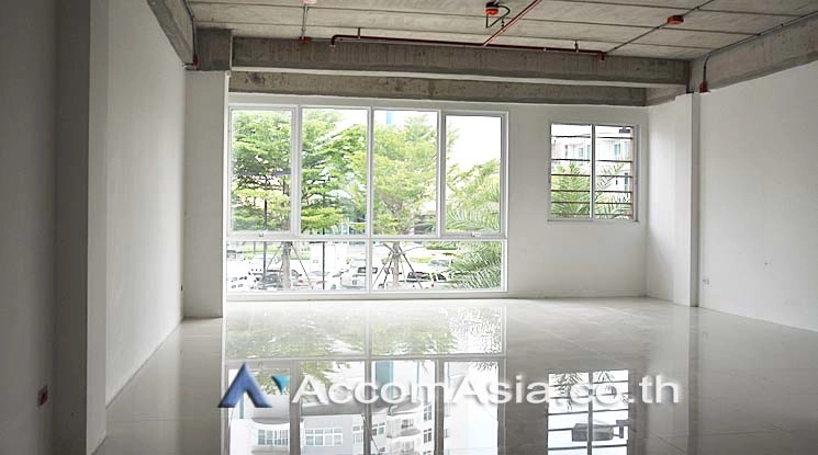 unit 3 Bedrooms  Townhouse For Rent in Sathorn, Bangkok  near BRT Nararam 3 (AA15117)