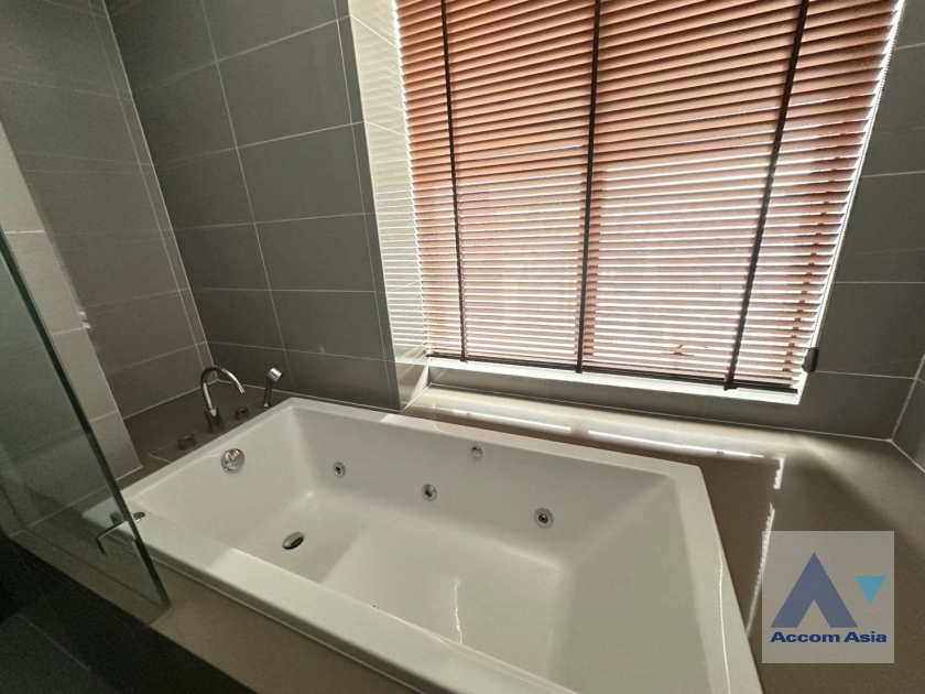 17  3 br Condominium For Rent in Silom ,Bangkok BTS Chong Nonsi at M Silom AA15265