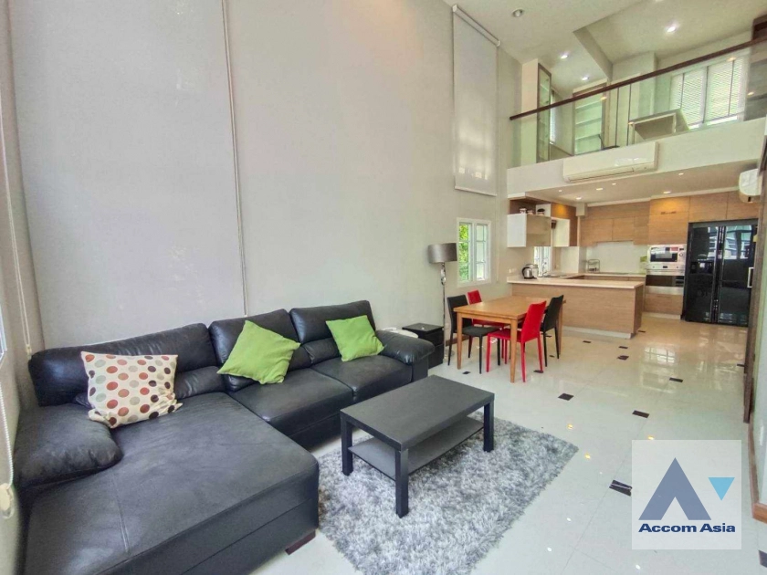 Home Office, Corner Unit |  3 Bedrooms  Townhouse For Rent in Sathorn, Bangkok  near MRT Khlong Toei - MRT Lumphini (AA15283)