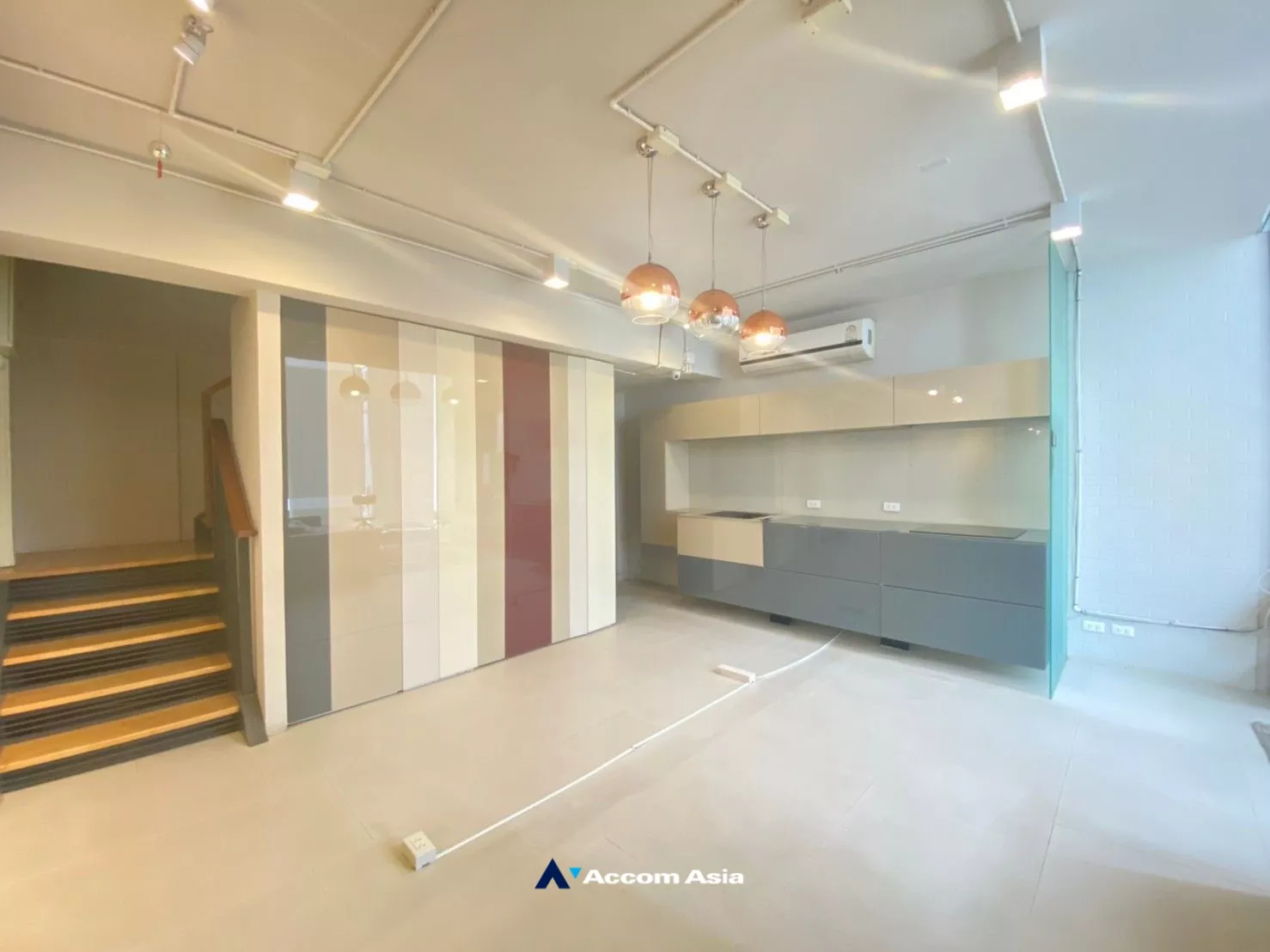 22  3 br Townhouse for rent and sale in Sukhumvit ,Bangkok BTS Punnawithi at Modern Home  AA15293