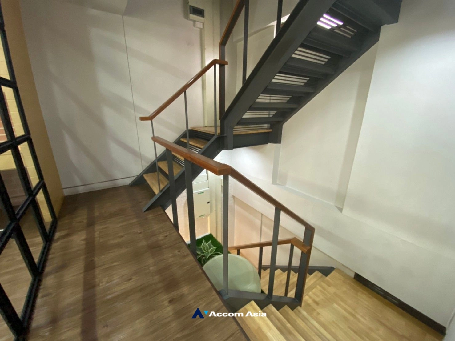 19  3 br Townhouse for rent and sale in Sukhumvit ,Bangkok BTS Punnawithi at Modern Home  AA15293