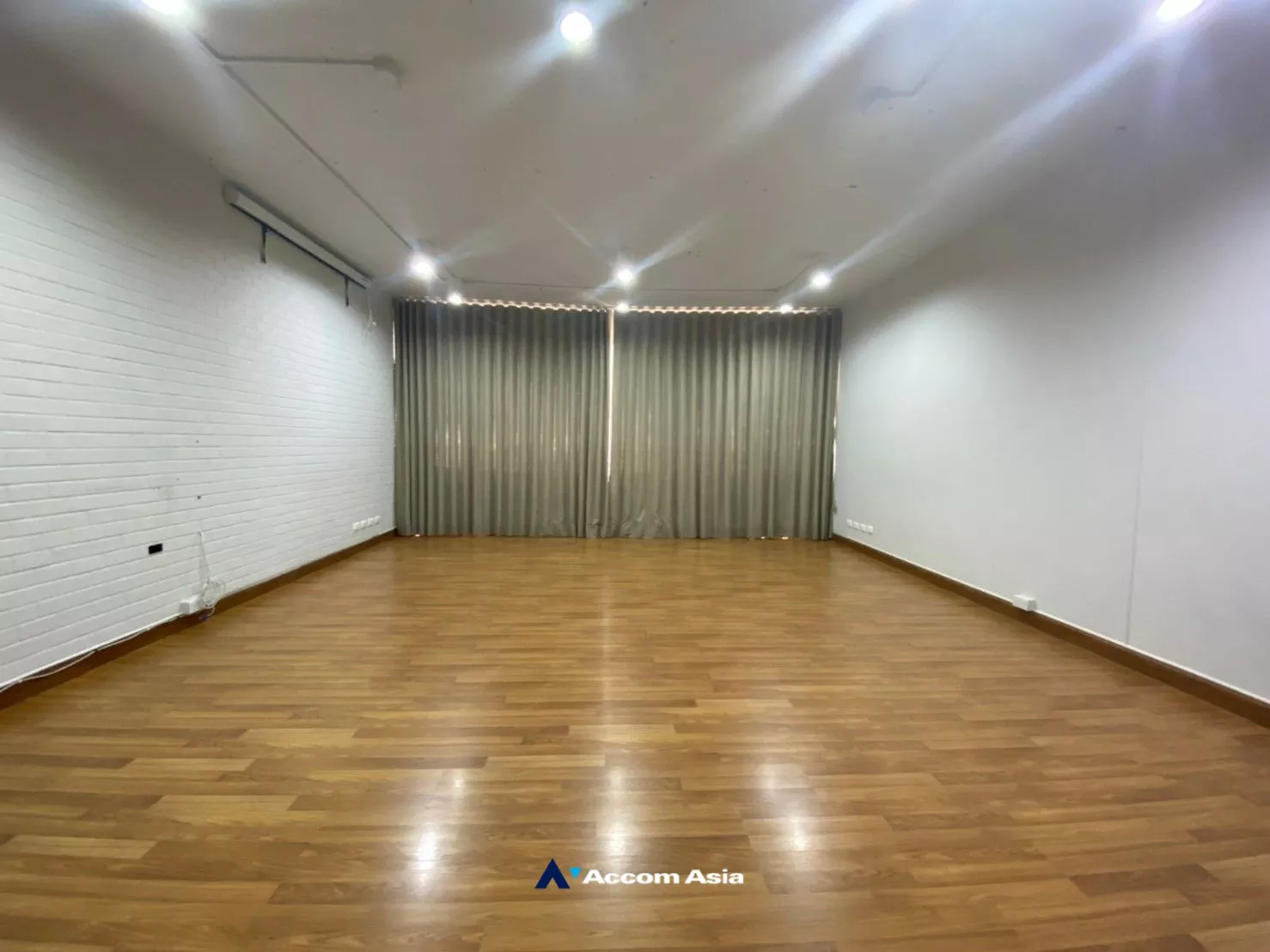 29  3 br Townhouse for rent and sale in Sukhumvit ,Bangkok BTS Punnawithi at Modern Home  AA15293