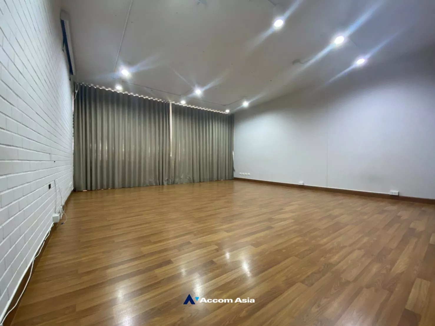 28  3 br Townhouse for rent and sale in Sukhumvit ,Bangkok BTS Punnawithi at Modern Home  AA15293