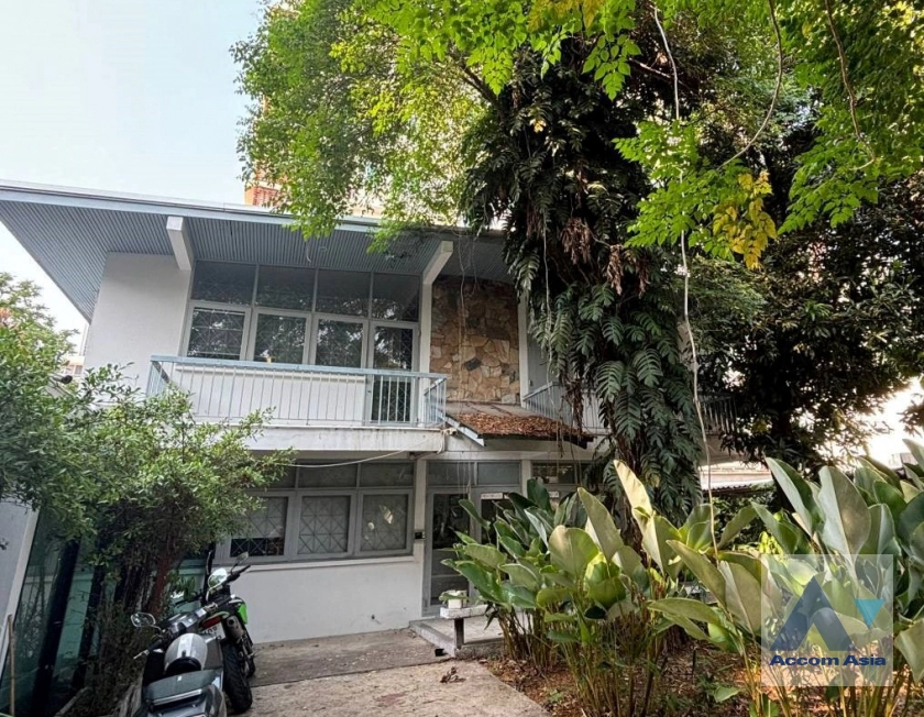  2  2 br House For Rent in sukhumvit ,Bangkok BTS Ekkamai AA15311