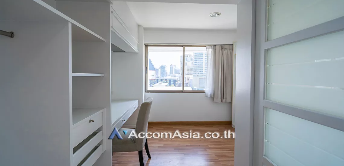 11  3 br Apartment For Rent in Sukhumvit ,Bangkok BTS Asok - MRT Sukhumvit at Family Apartment with Lake View AA15312