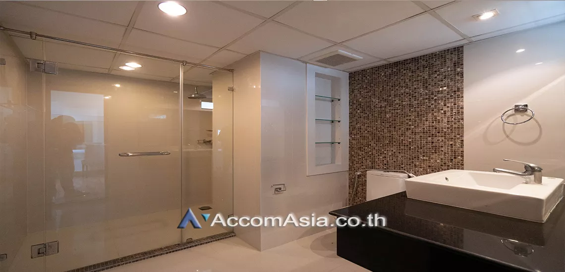 12  3 br Apartment For Rent in Sukhumvit ,Bangkok BTS Asok - MRT Sukhumvit at Family Apartment with Lake View AA15312