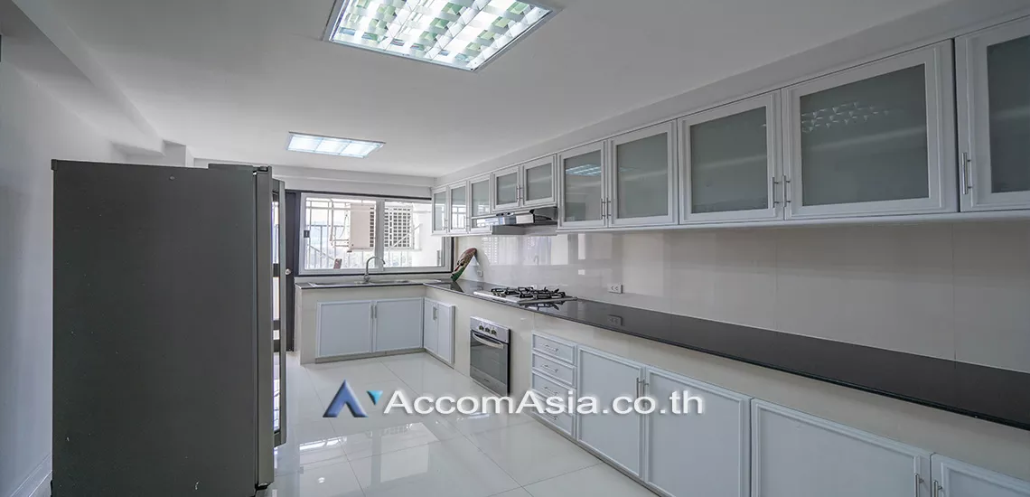 5  3 br Apartment For Rent in Sukhumvit ,Bangkok BTS Asok - MRT Sukhumvit at Family Apartment with Lake View AA15312
