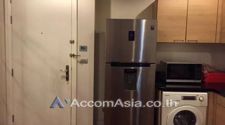  1 Bedroom  Condominium For Rent in Ploenchit, Bangkok  near BTS Chitlom (AA15351)