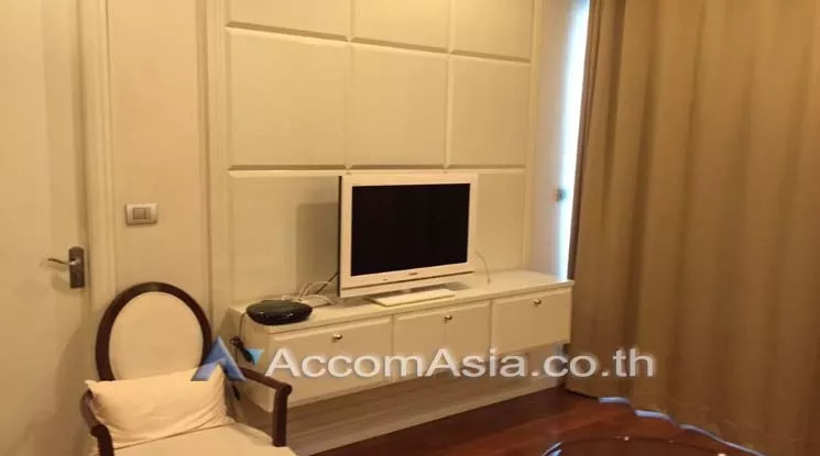  1 Bedroom  Condominium For Rent in Ploenchit, Bangkok  near BTS Chitlom (AA15351)