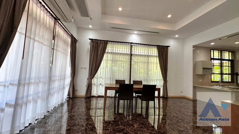 Private Swimming Pool |  4 Bedrooms  House For Rent in Sukhumvit, Bangkok  near BTS Phra khanong (AA15378)