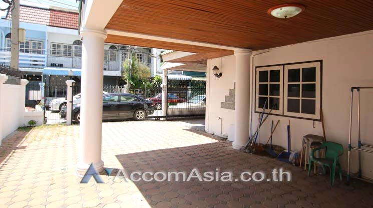 unitHome Office |  3 Bedrooms  House For Rent in Sukhumvit, Bangkok  near BTS Phra khanong (AA15384)