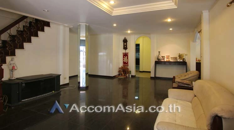  1  3 br House For Rent in Sukhumvit ,Bangkok BTS Phra khanong AA15384