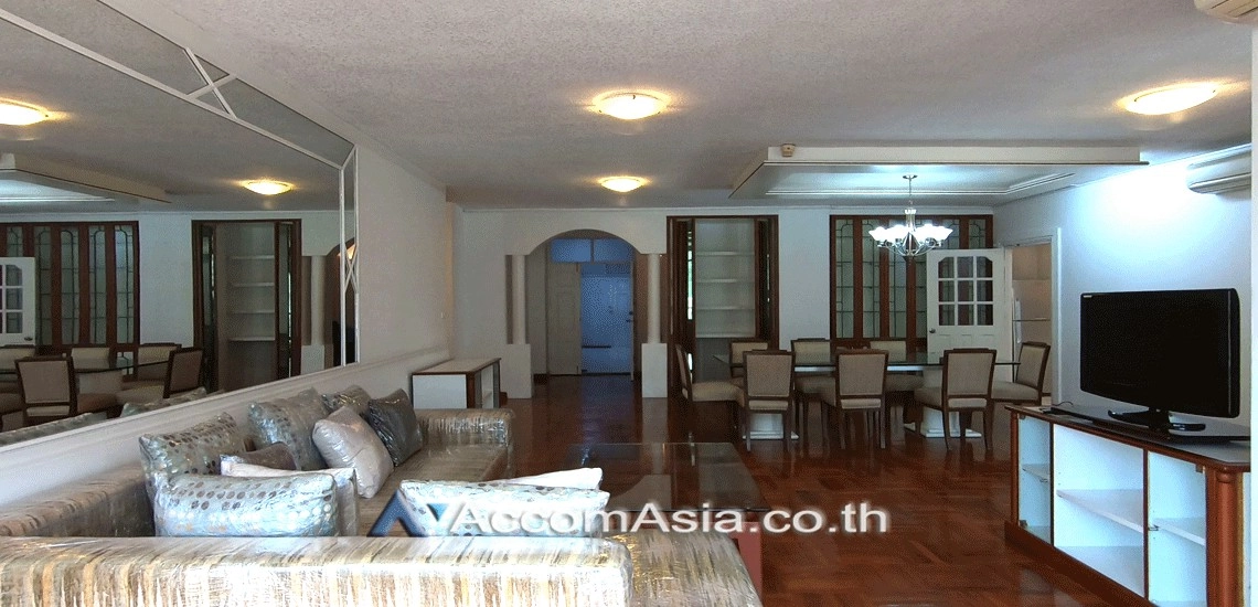 Pet friendly |  3 Bedrooms  Apartment For Rent in Ploenchit, Bangkok  near BTS Chitlom (AA15405)