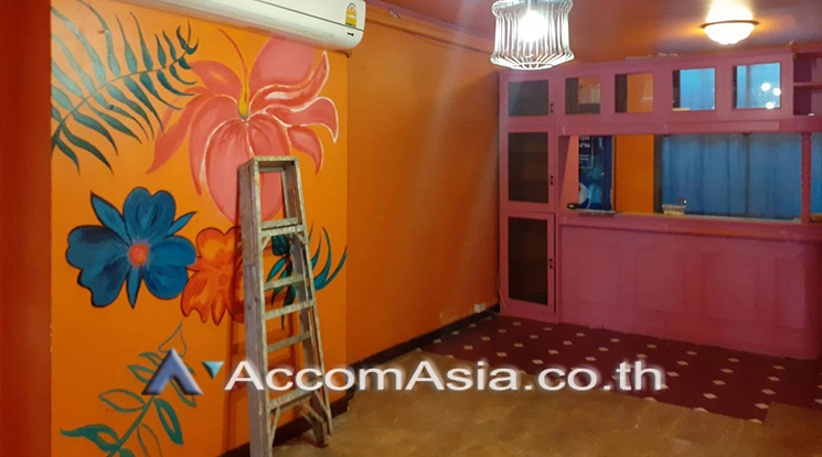 unitHome Office |  3 Bedrooms  Townhouse For Rent in Sathorn, Bangkok  near BTS Chong Nonsi (AA15413)