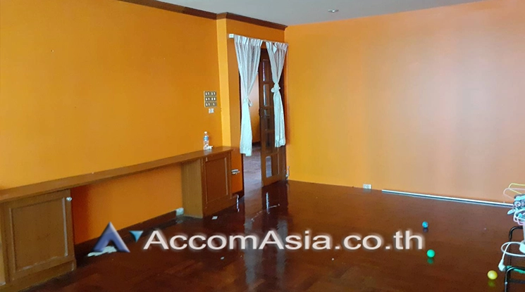 unitHome Office |  3 Bedrooms  Townhouse For Rent in Sathorn, Bangkok  near BTS Chong Nonsi (AA15413)