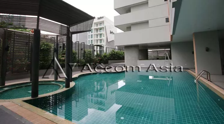  3 Bedrooms  Apartment For Rent in Sukhumvit, Bangkok  near BTS Nana (AA15428)
