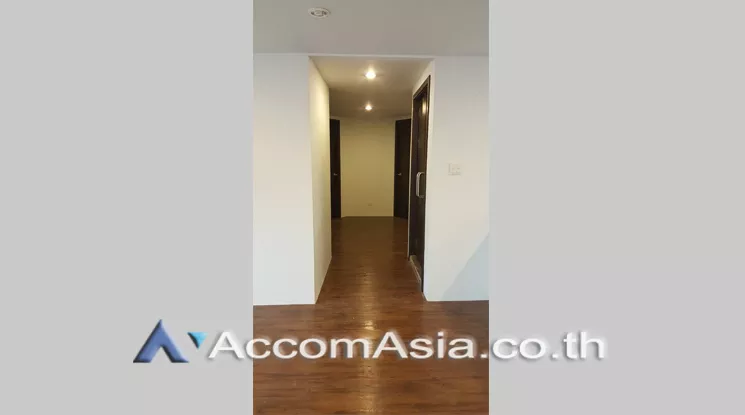 Home Office |  3 Bedrooms  House For Rent & Sale in Sukhumvit, Bangkok  near BTS Ekkamai (AA15496)