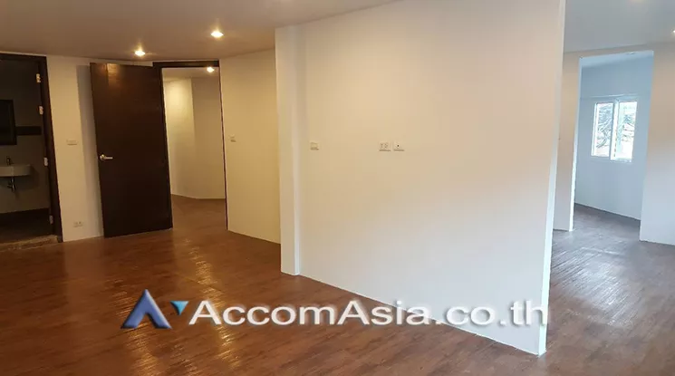 Home Office |  3 Bedrooms  House For Rent & Sale in Sukhumvit, Bangkok  near BTS Ekkamai (AA15496)