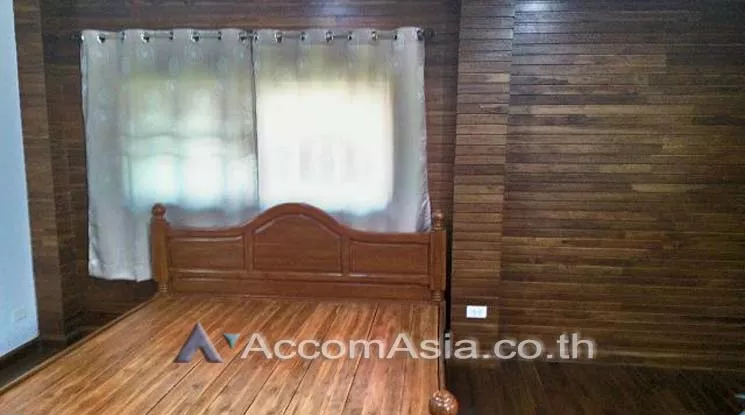  1 Bedroom  House For Rent in Sukhumvit, Bangkok  near BTS Udomsuk (AA15506)