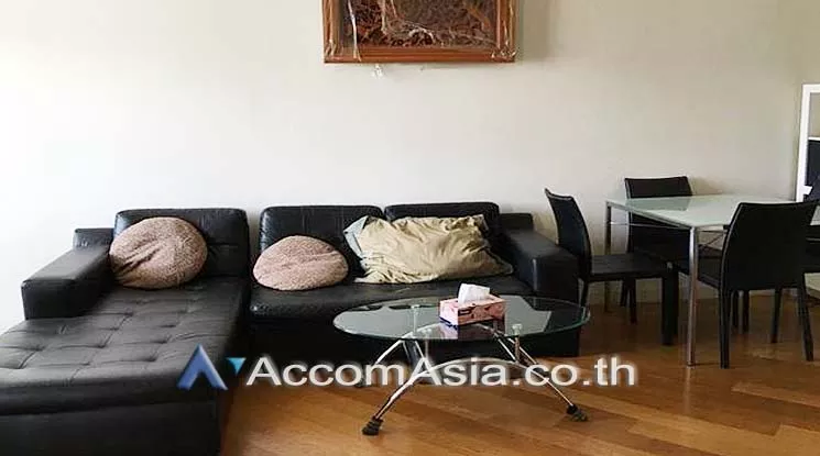  1 Bedroom  Condominium For Rent & Sale in Charoenkrung, Bangkok  near BTS Saphan Taksin (AA15512)