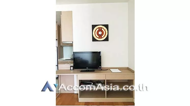  1 Bedroom  Condominium For Rent & Sale in Charoenkrung, Bangkok  near BTS Saphan Taksin (AA15512)