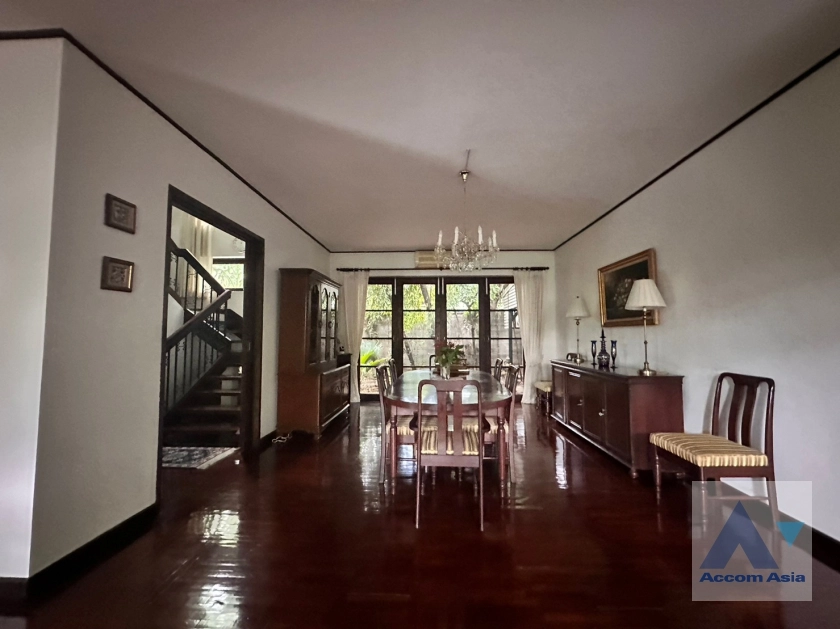 6  4 br House For Rent in Sukhumvit ,Bangkok BTS Ekkamai 50171