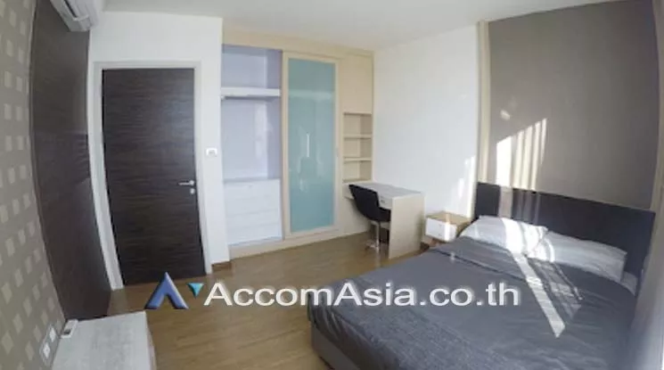 unit 3 Bedrooms  Condominium For Sale in Charoen Nakhon, Bangkok  near BTS Krung Thon Buri (AA15528)