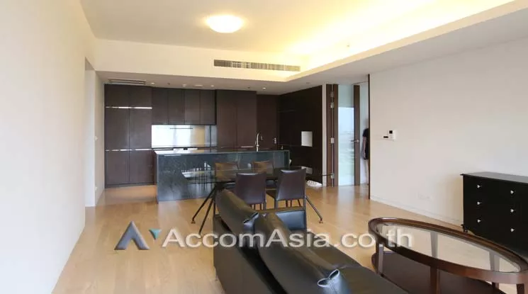  2 Bedrooms  Condominium For Rent in Ploenchit, Bangkok  near BTS Ratchadamri (AA15551)