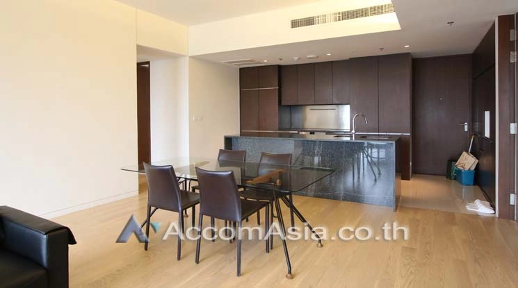 unit 2 Bedrooms  Condominium For Rent in Ploenchit, Bangkok  near BTS Ratchadamri (AA15551)
