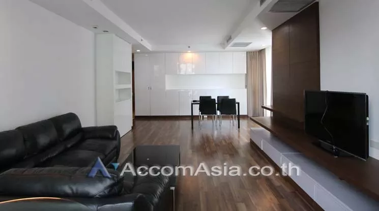  2 Bedrooms  Condominium For Rent in Ploenchit, Bangkok  near BTS Ratchadamri (AA15563)
