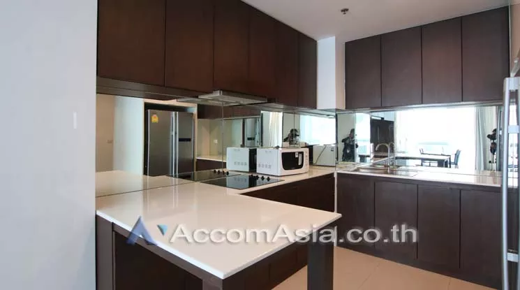 unit 2 Bedrooms  Condominium For Rent in Ploenchit, Bangkok  near BTS Ratchadamri (AA15563)