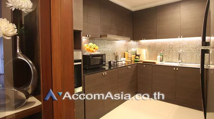  2 Bedrooms  Apartment For Rent in Ploenchit, Bangkok  near BTS Ploenchit (AA15646)